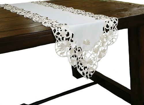 XD110733 Daisy Lace Table Runner