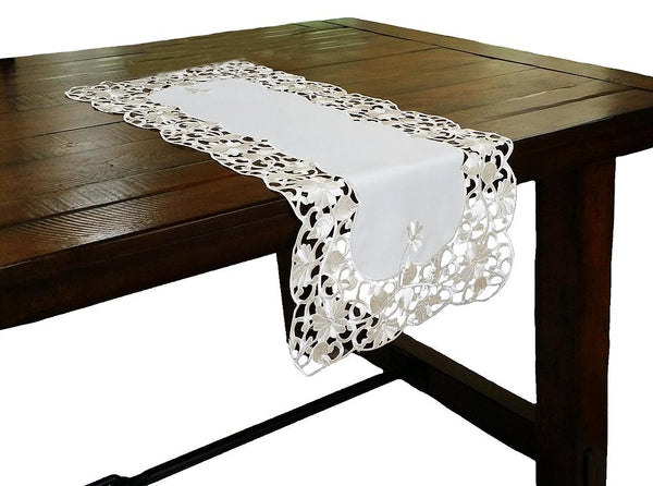 XD110733 Daisy Lace Table Runner