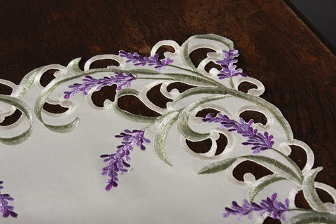 XD17107 Lavender Lace Table Runner