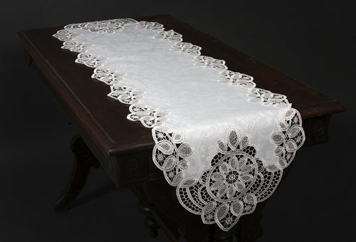 XD17190 Antebella Lace Table Runner